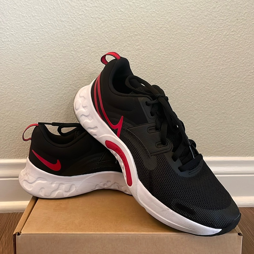 Like New! Nike Athletic Shoes. Great condition.
